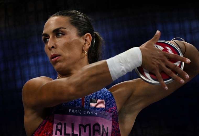 Valarie Allman lanza disco en los Juegos Olímpicos de París 2024, ganando la medalla de oro con 69,50 metros